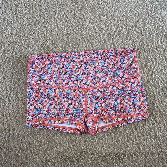 Lululemon Boogie Short *Full-On Luon
Prism Petal Multi - Picture 3 of 6